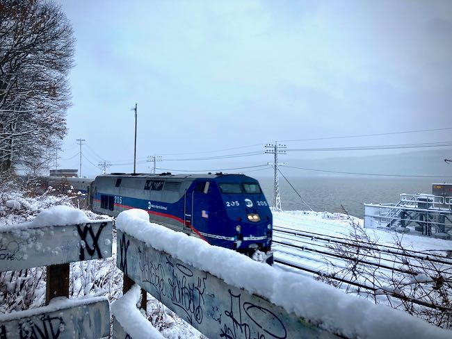 Train Riverdale Park Bronx